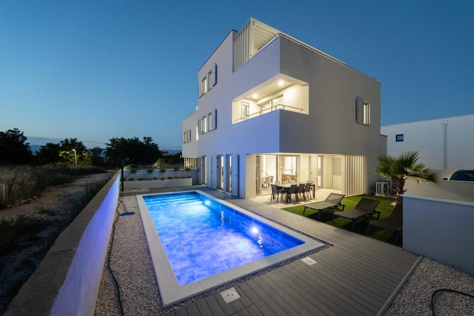 Property building, Swimming pool