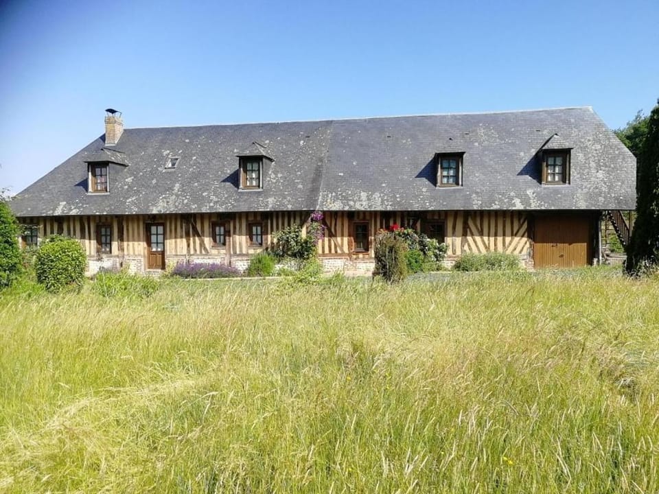 Colombages et verdure House in Normandy