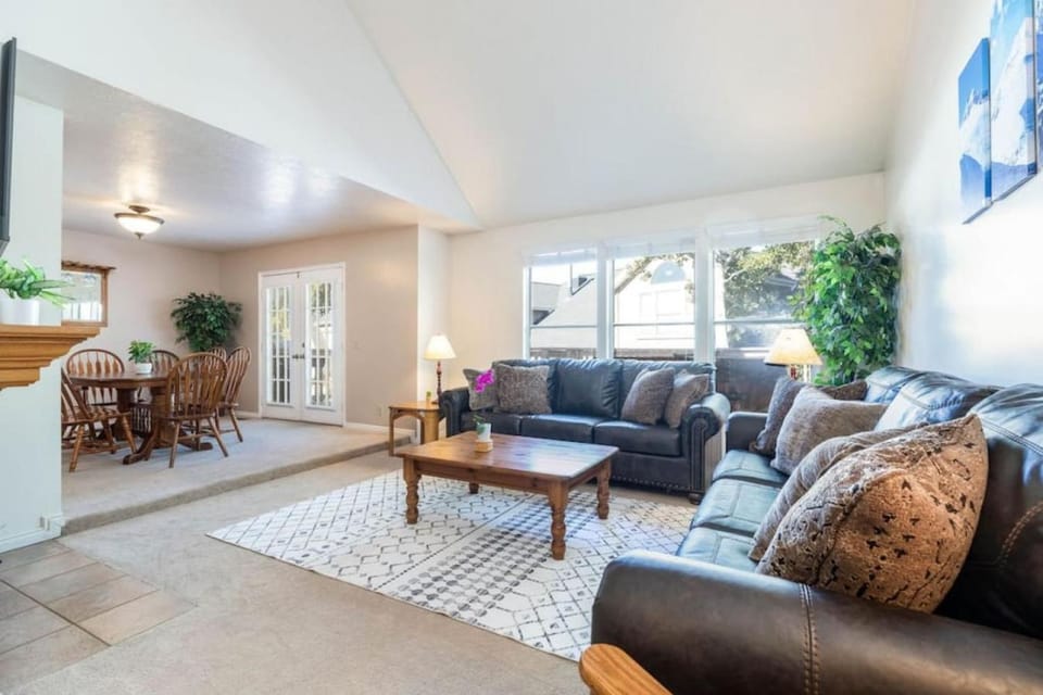 Wasatch Grove - Prvt Hot Tub Close to Cottonwood Canyons Resorts House in Cottonwood Heights