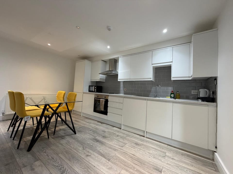 Serene 2-BDR Maisonette Apartment in Wolverhampton