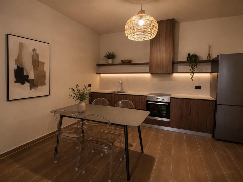 Kitchen or kitchenette, Dining area, oven