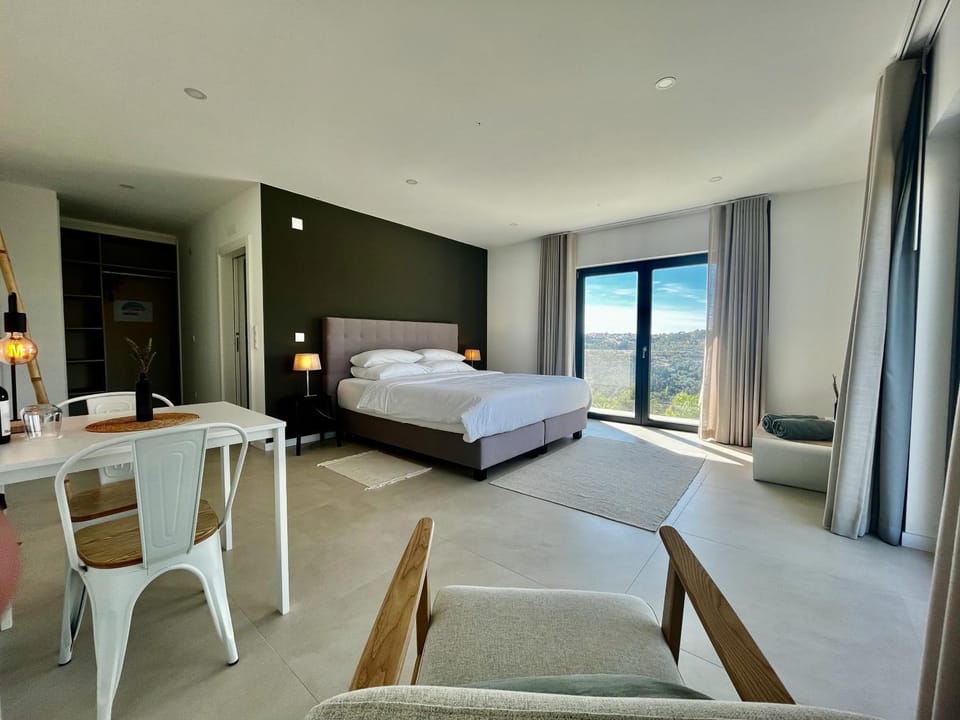Bed, Photo of the whole room, Seating area, Bedroom