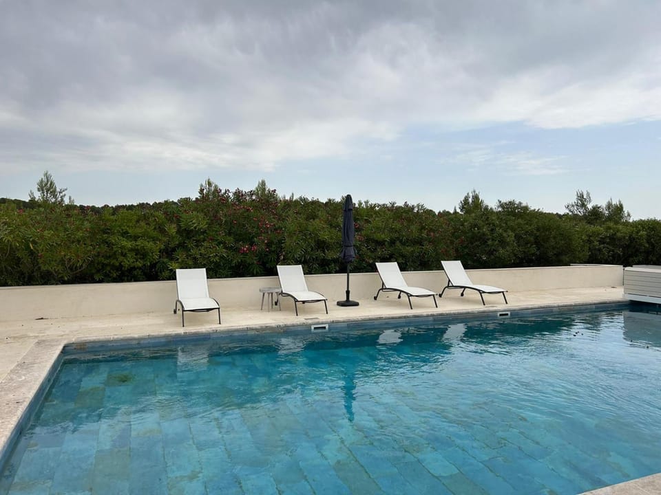 Domaine de Fannie - Le Bas - 3 mas, 1 piscine et 2 hectares de pins et de chênes Villa in French Riviera