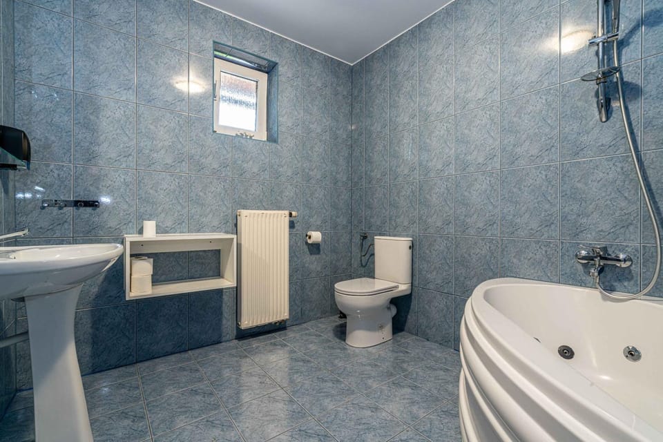 Toilet, Bathroom, Bath, towels