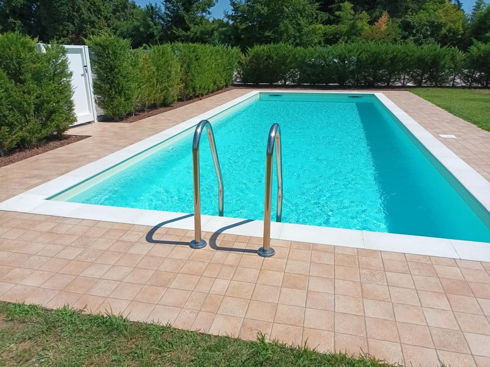 Property building, Swimming pool, sunbed