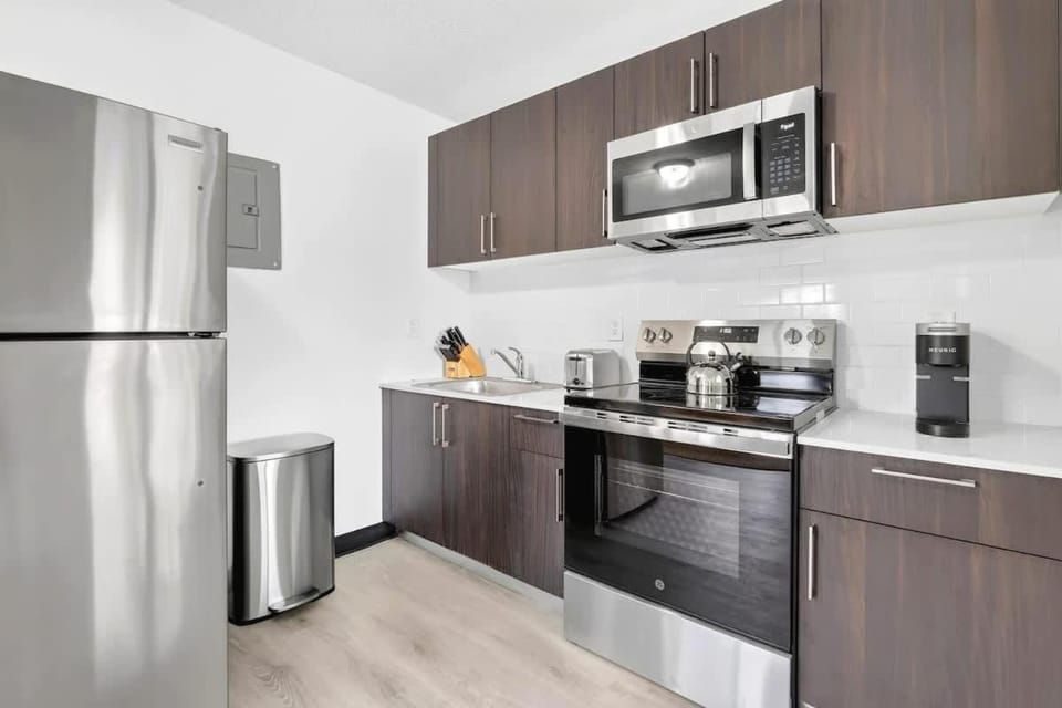Comfortable 2BR Near Beach & Cruise Port Apartment in Dania Beach