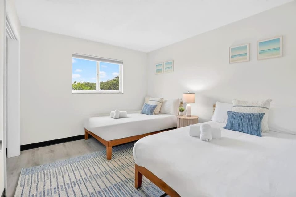 Comfortable 2BR Near Beach & Cruise Port Apartment in Dania Beach
