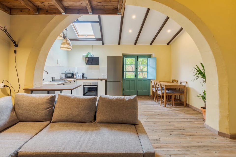 Living room, Dining area, oven, kitchen