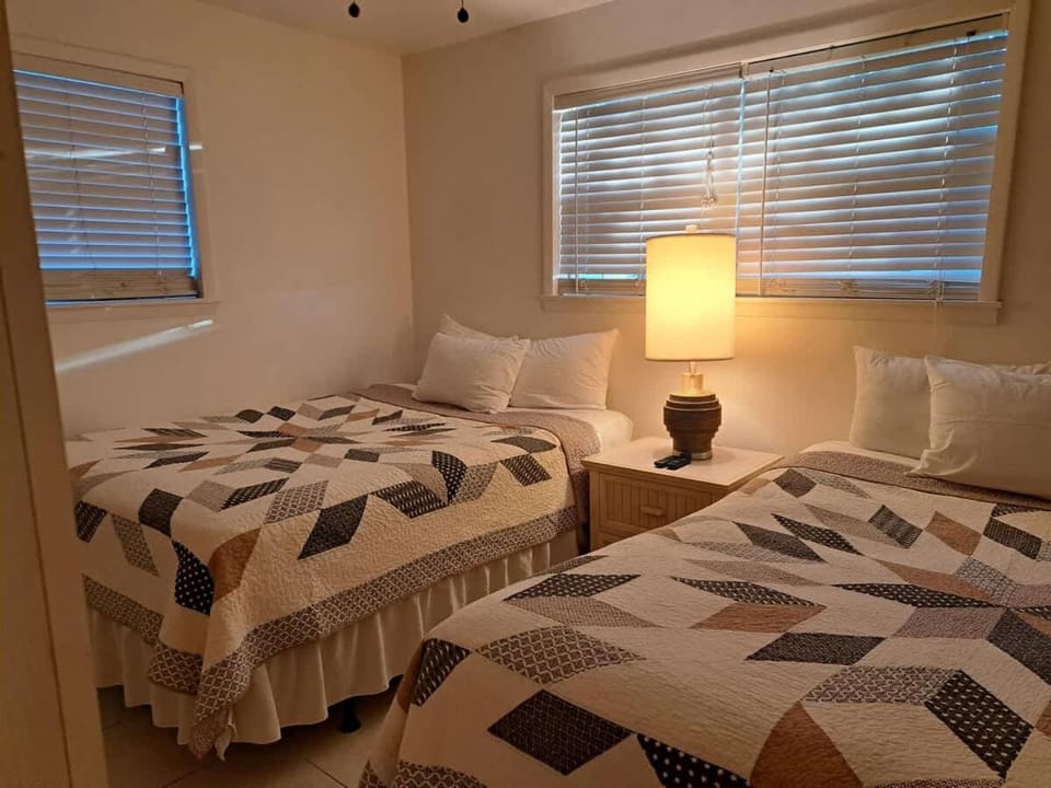 BRUNSWICK TRAVERTINE HOUSE 2 BED 2 BATH House in Dock Junction
