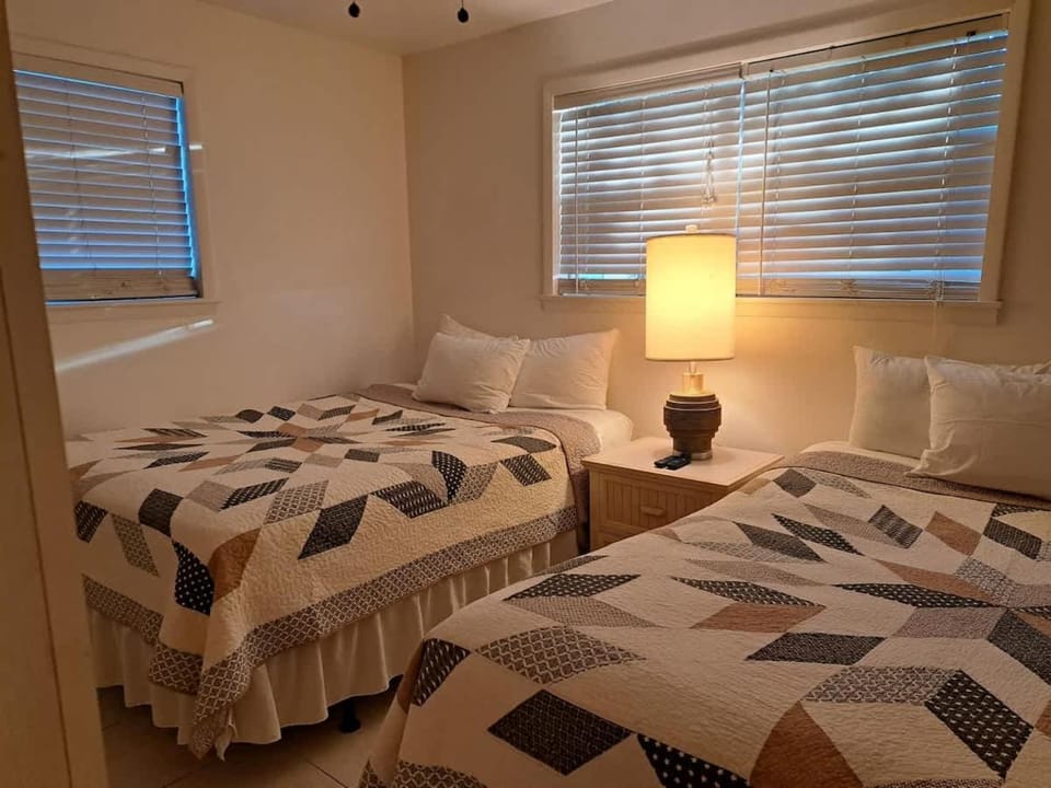 BRUNSWICK TRAVERTINE HOUSE 2 BED 2 BATH House in Dock Junction
