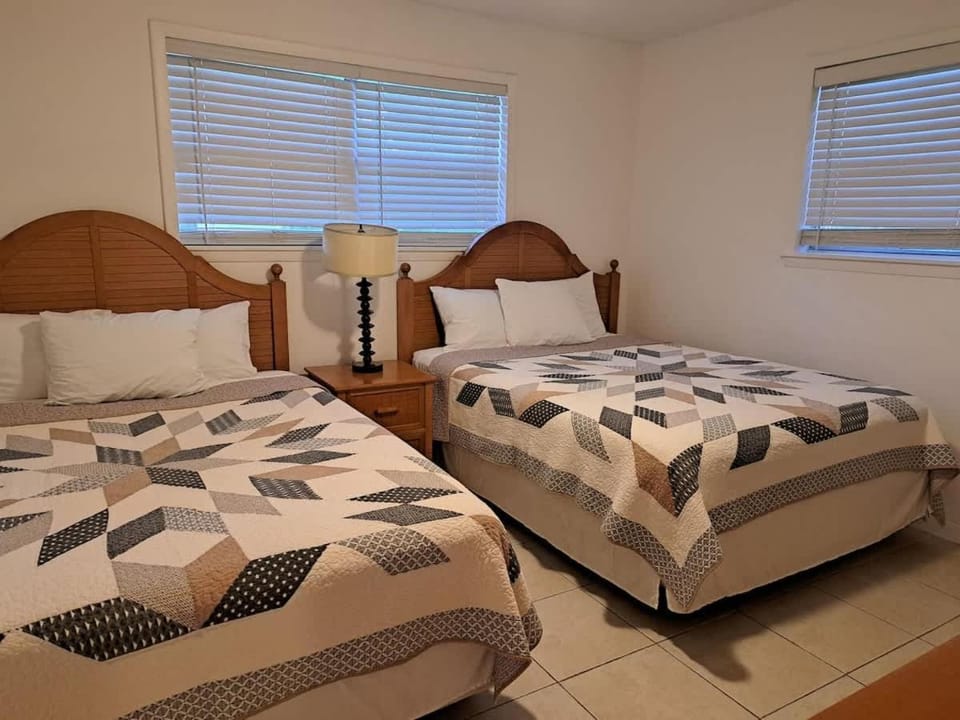 BRUNSWICK TRAVERTINE HOUSE 2 BED 2 BATH House in Dock Junction