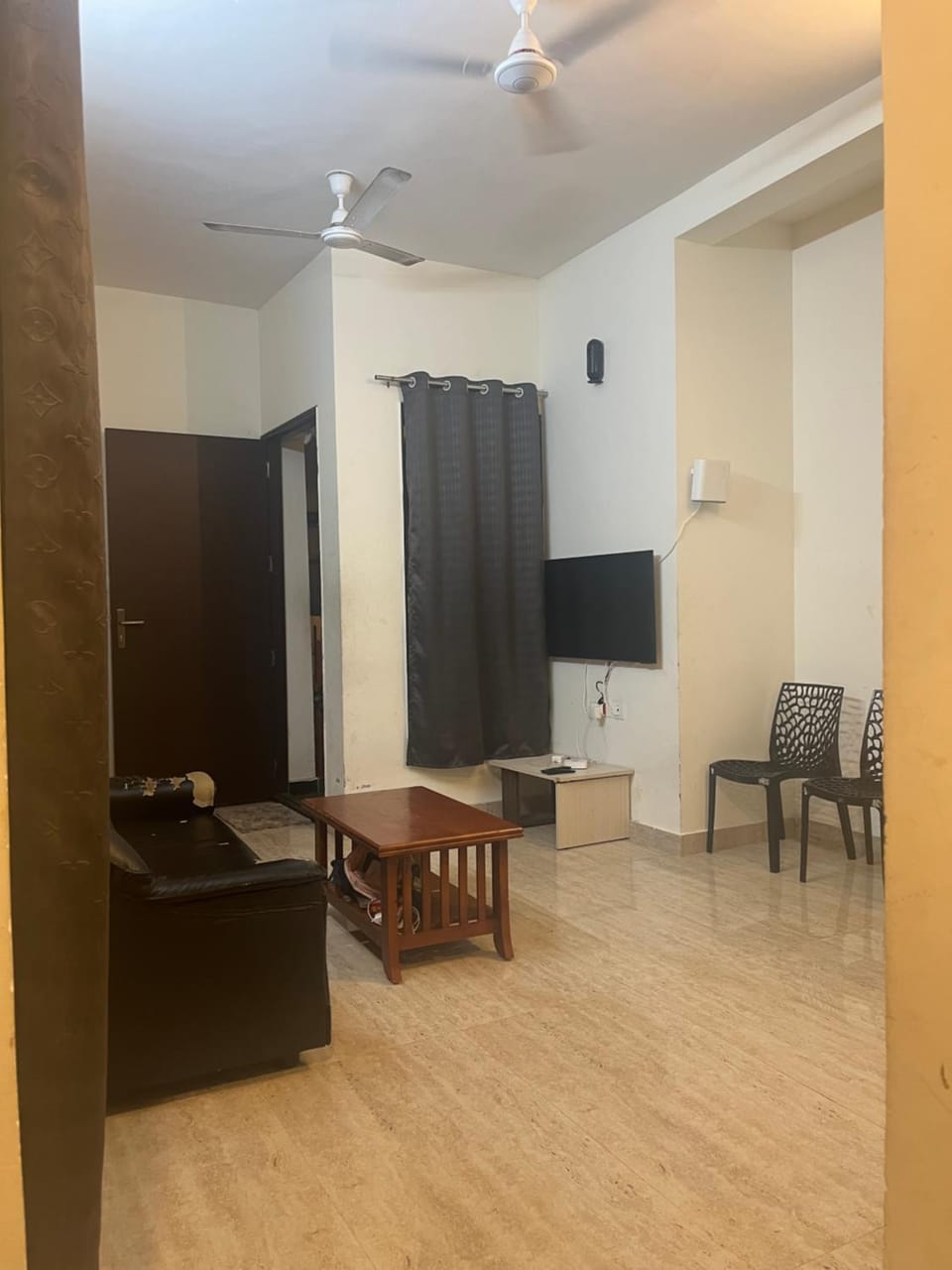 TV and multimedia, Seating area, Dining area