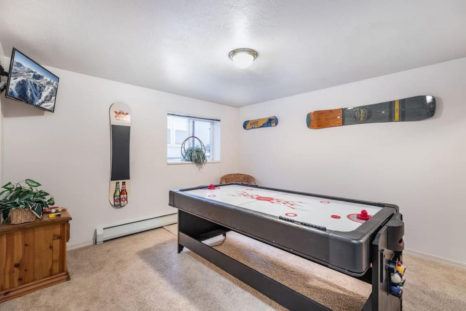 Cottonwood Canyon Basecamp Retreat - 5 Bathrooms House in Cottonwood Heights
