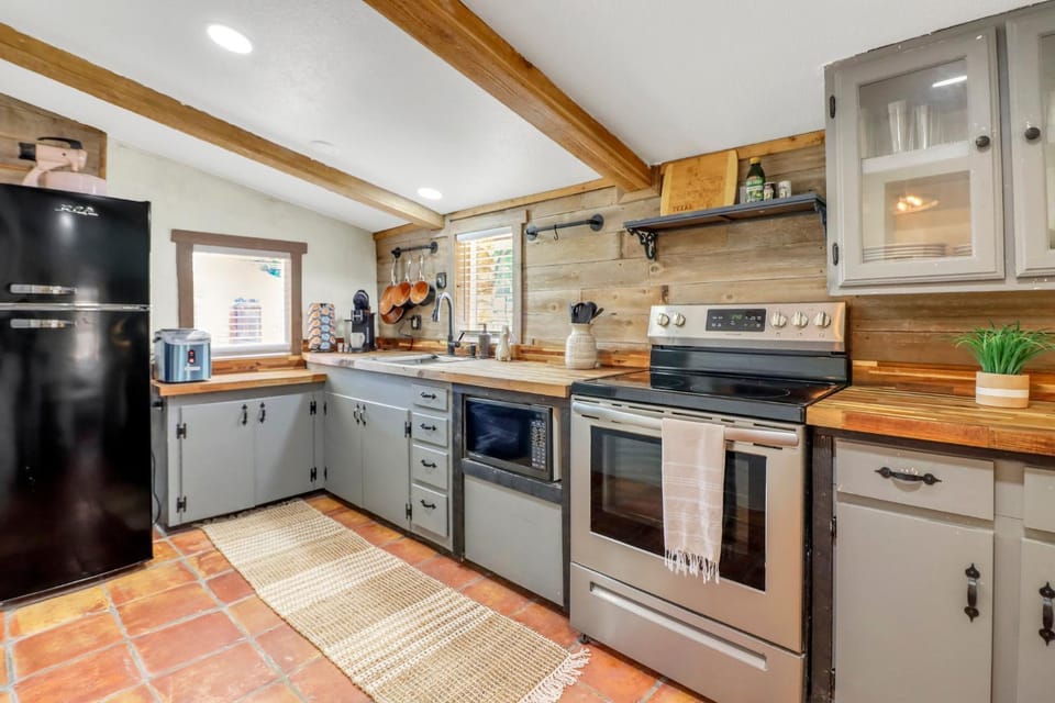 Wimberley Vintage Lodging - Rockhouse House in Wimberley