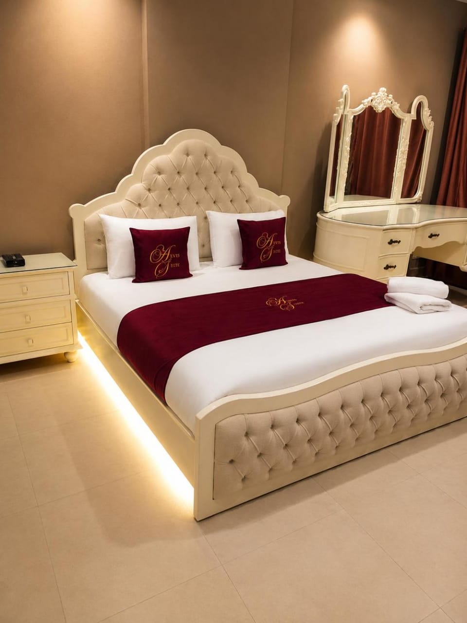Bed, Photo of the whole room, Bedroom