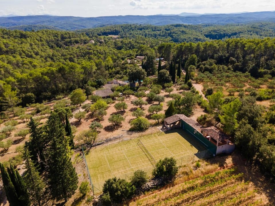 Domaine de Fannie - Coeur de Provence - 5 mas, 2 piscines, 1 terrain de tennis et 5 hectares d'oliviers, de pins et de chênes Villa in French Riviera