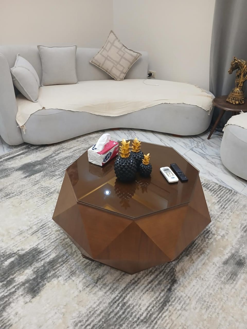 شقه فندقيه في قلب المهندسين بسعر مغري جدا Apartment in Egypt