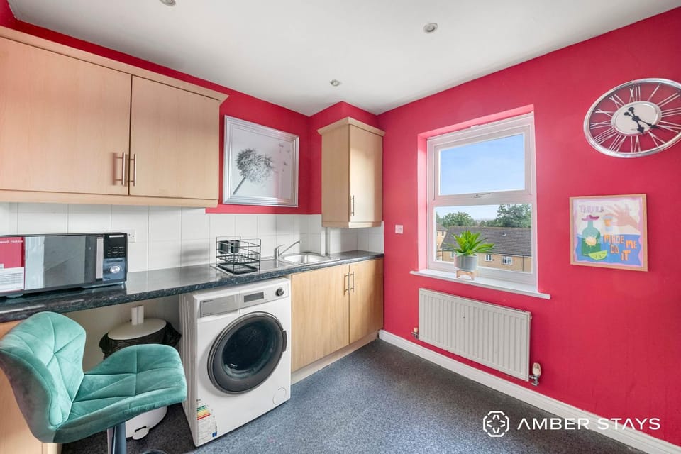 Kitchen or kitchenette, washing machine