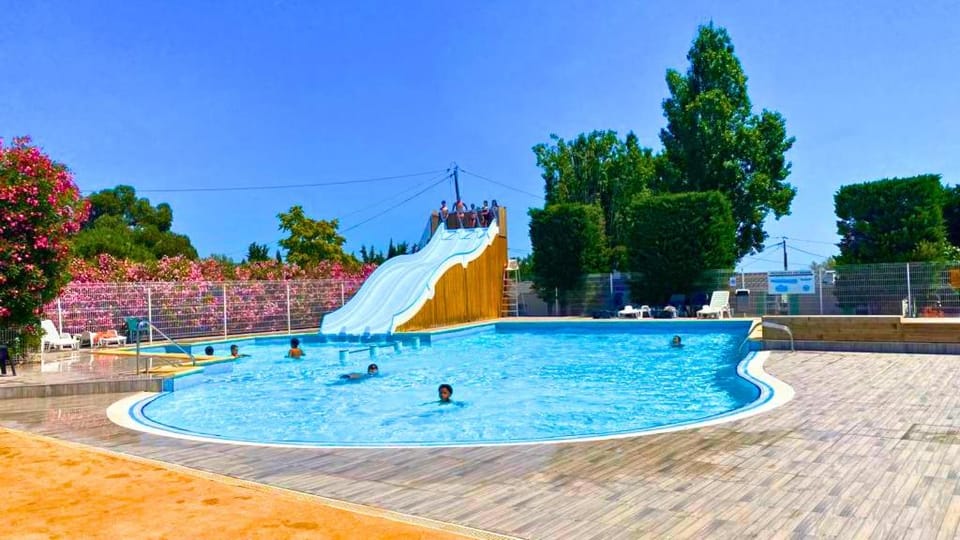 Charmant Mobil home dans un camping 4 étoile avec piscine Campground/ 
RV Resort in Occitanie