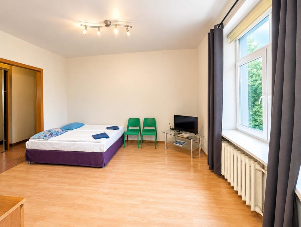 Communal lounge/ TV room, Bed, TV and multimedia, Living room, Seating area
