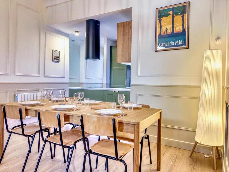 Seating area, Dining area