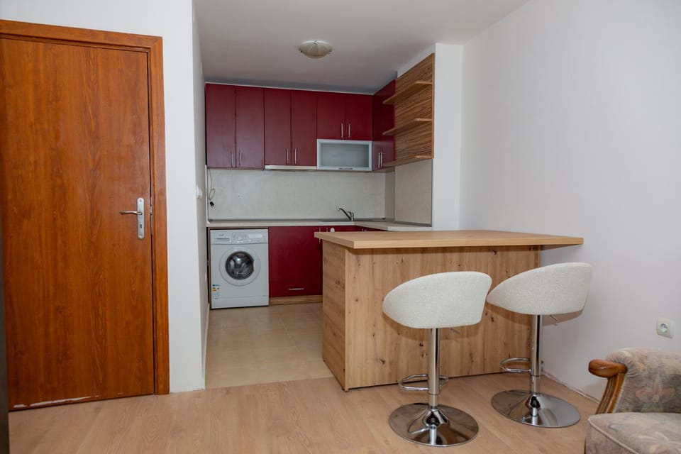 Kitchen or kitchenette, stove, washing machine, kitchen