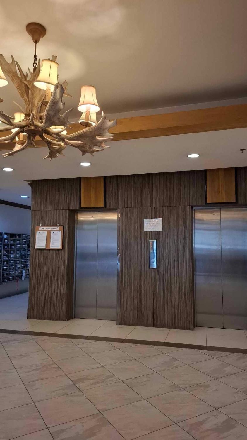 Lobby or reception, elevator