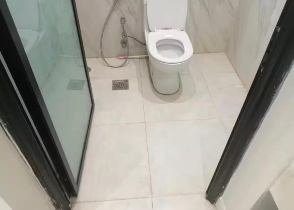Private room with bathroom, near the beach & all services Apartment in Al Khobar