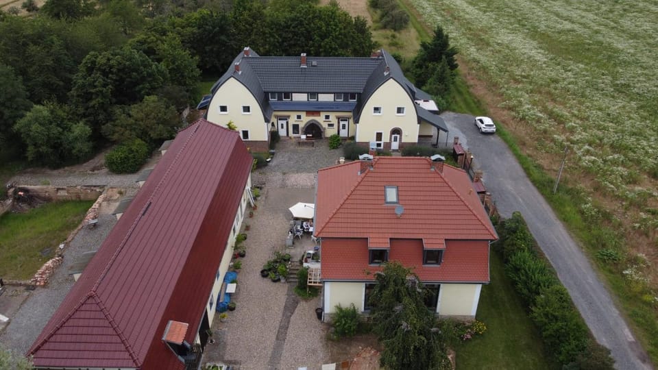 V KONTINENTE GUTSHOF Saniertes Hof Ferienwohnung Apartments Apartment in Saxony-Anhalt, Germany