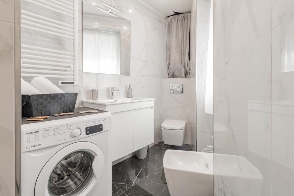 Bathroom, towels, washing machine