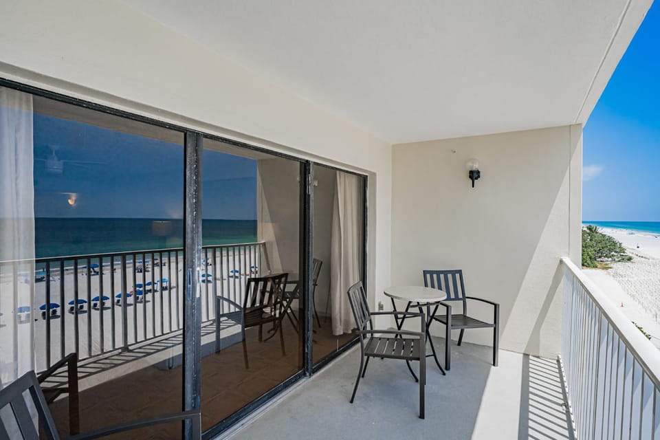 Day, Balcony/Terrace, Seating area, Beach, Sea view, furniture