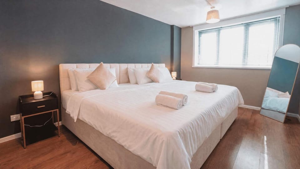 Free Parking Spacious 2BR Sleeps 5 - Close to JR Hospital Apartment in Oxford
