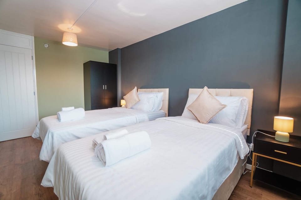 Free Parking Spacious 2BR Sleeps 5 - Close to JR Hospital Apartment in Oxford
