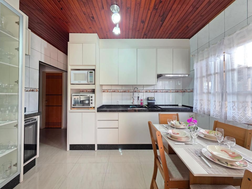 Casa Quintal amplo muito prox das Cataratas e Aero House in Foz do Iguaçu
