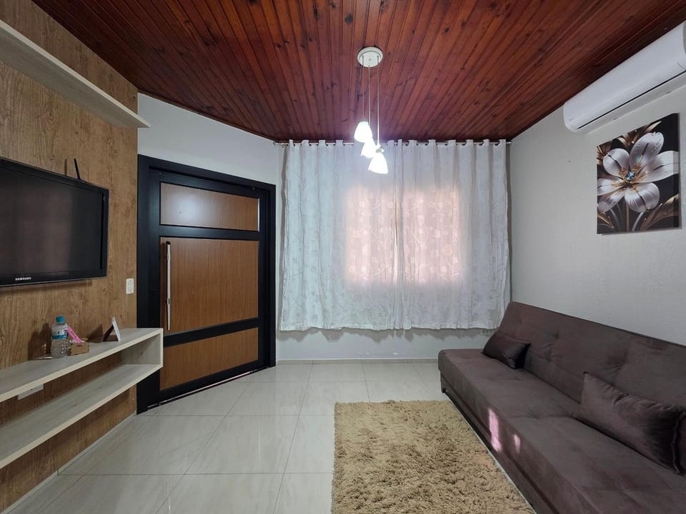 Casa Quintal amplo muito prox das Cataratas e Aero House in Foz do Iguaçu