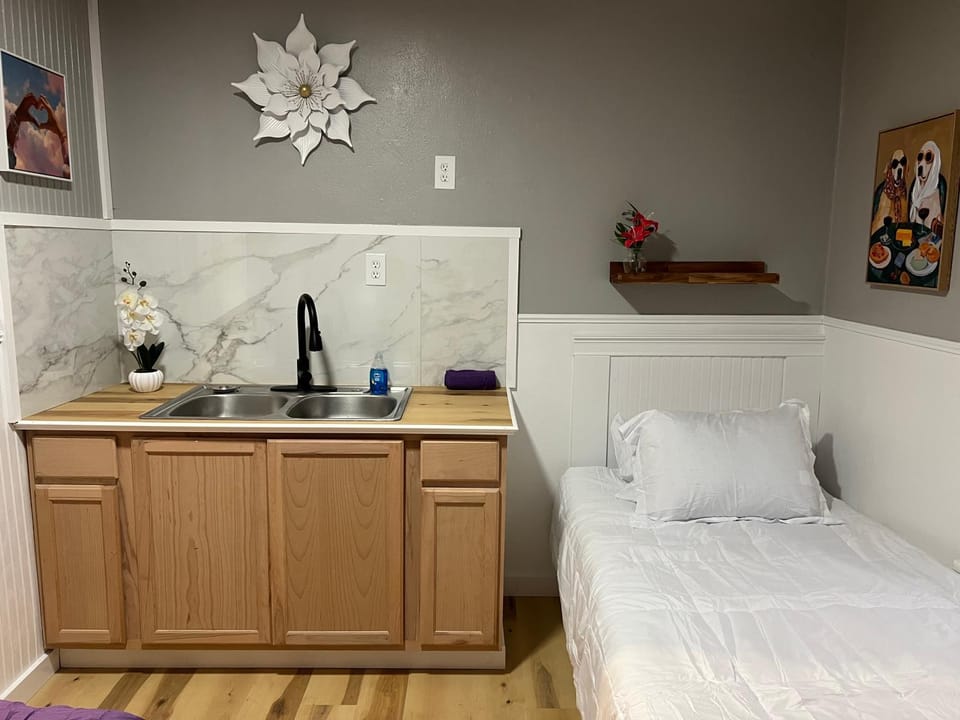 Taylor's Cozy Little Apartment Pets Welcome Two Beds Apartment in Little Rock