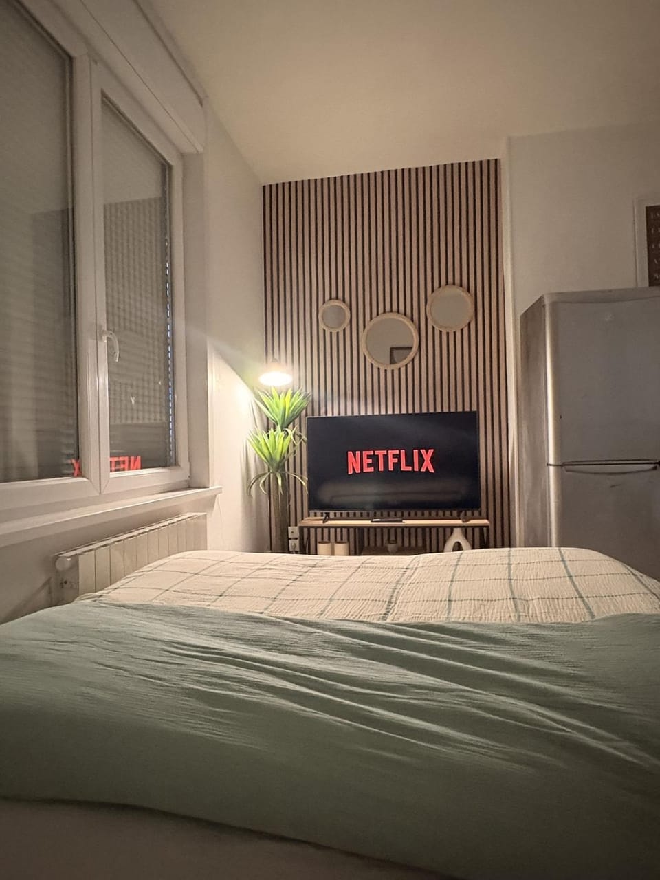 Bed, Living room