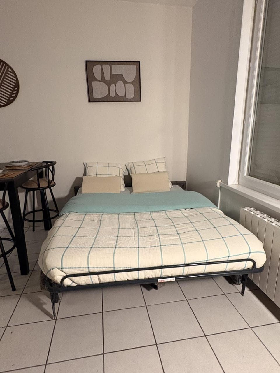Bed, Living room