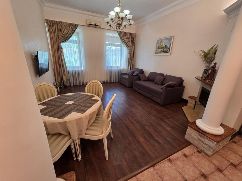 Apartament BOND Kanatnaya 1a 3 CENTR Apartment in Odessa