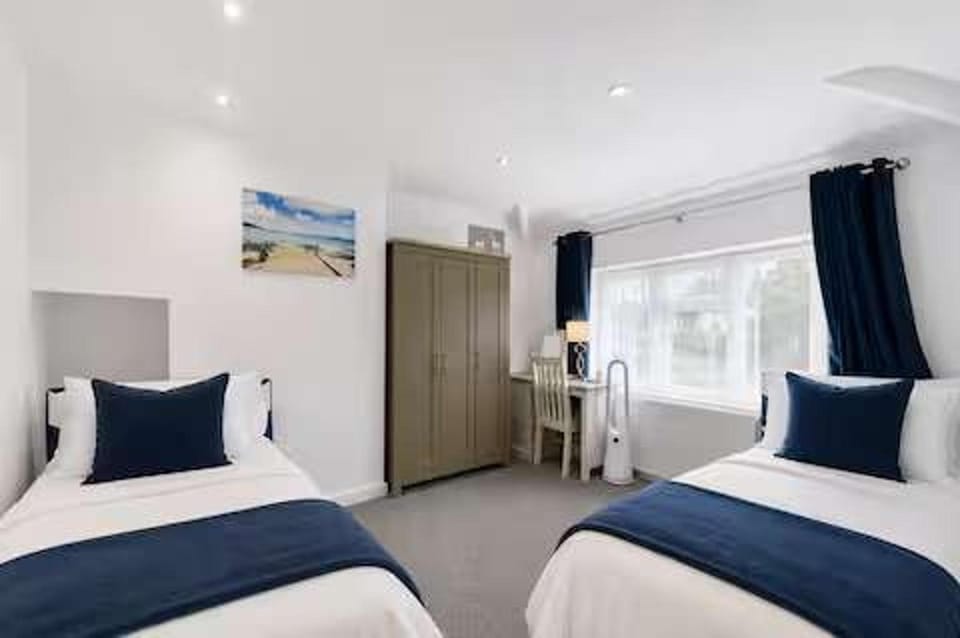 Bed, Bedroom, wardrobe