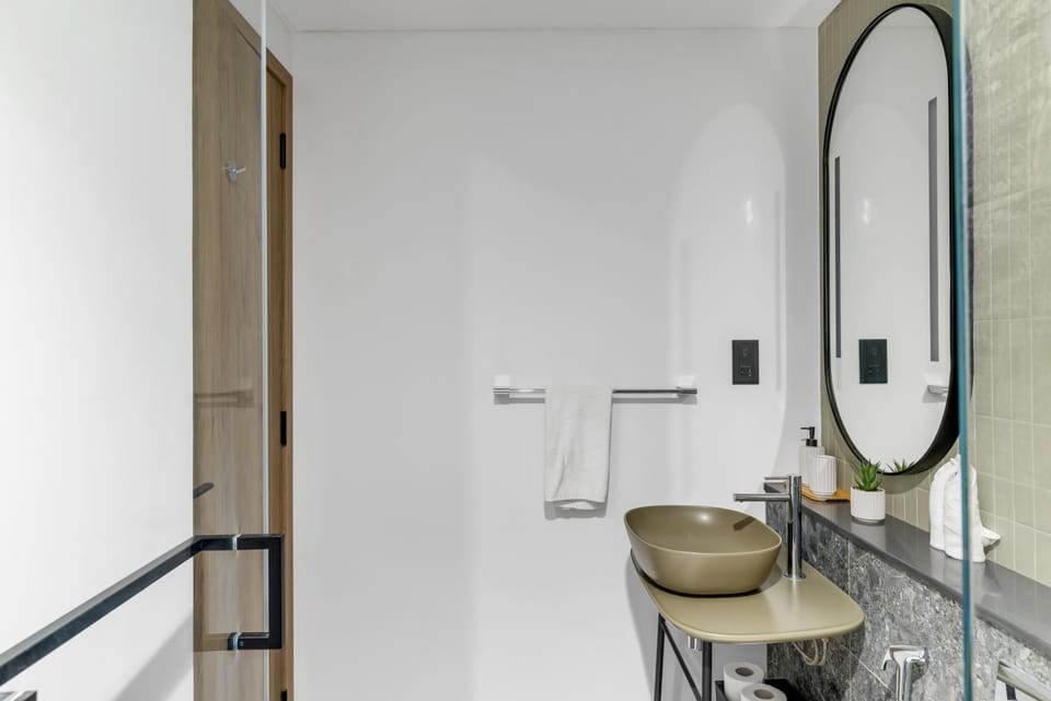 Shower, Toilet, Bathroom, bidet, towels