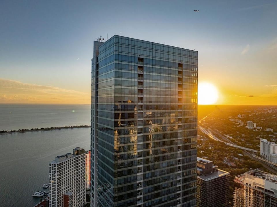 Four Seasons Brickell 2br on the 32nd Floor Skyline Views Apartment in Brickell