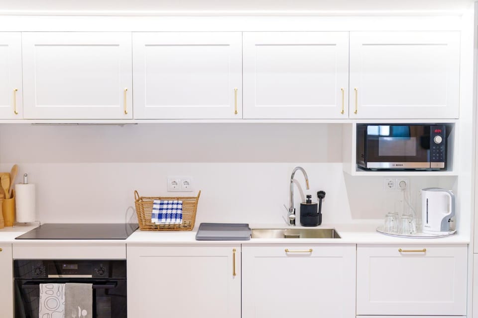 Coffee/tea facilities, Kitchen or kitchenette, oven, stove, toaster, washing machine, washing machine