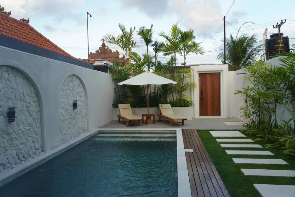 Swimming pool, sunbed