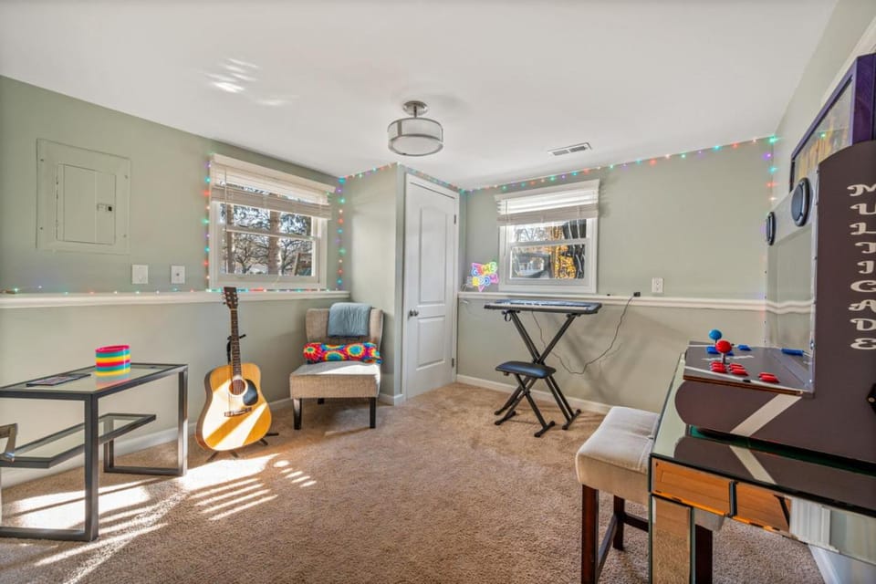 Close to SPAC Saratoga Track and Downtown House in Saratoga Springs