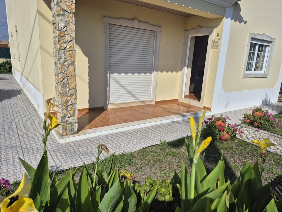 Toca dos Coelhos House in Lisbon District