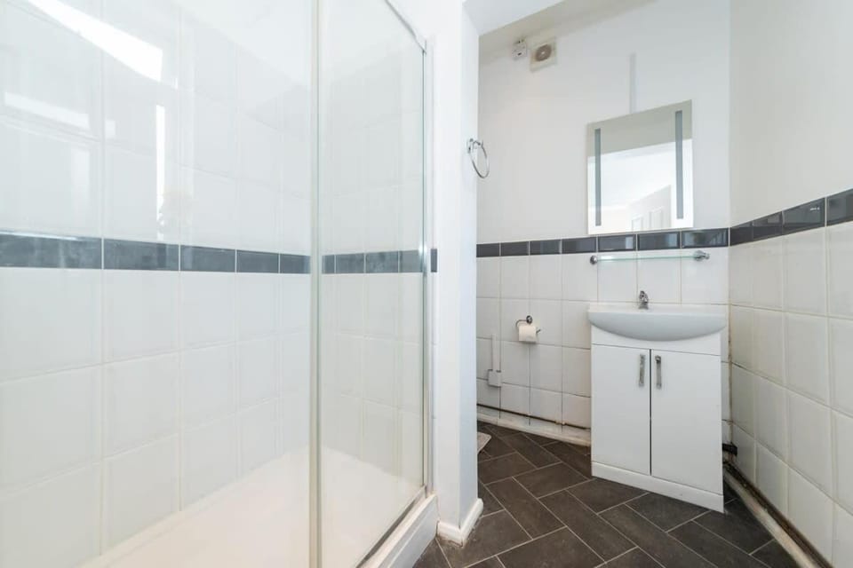 Free Parking 2 Beds Studio River Thames Apartment in Reading