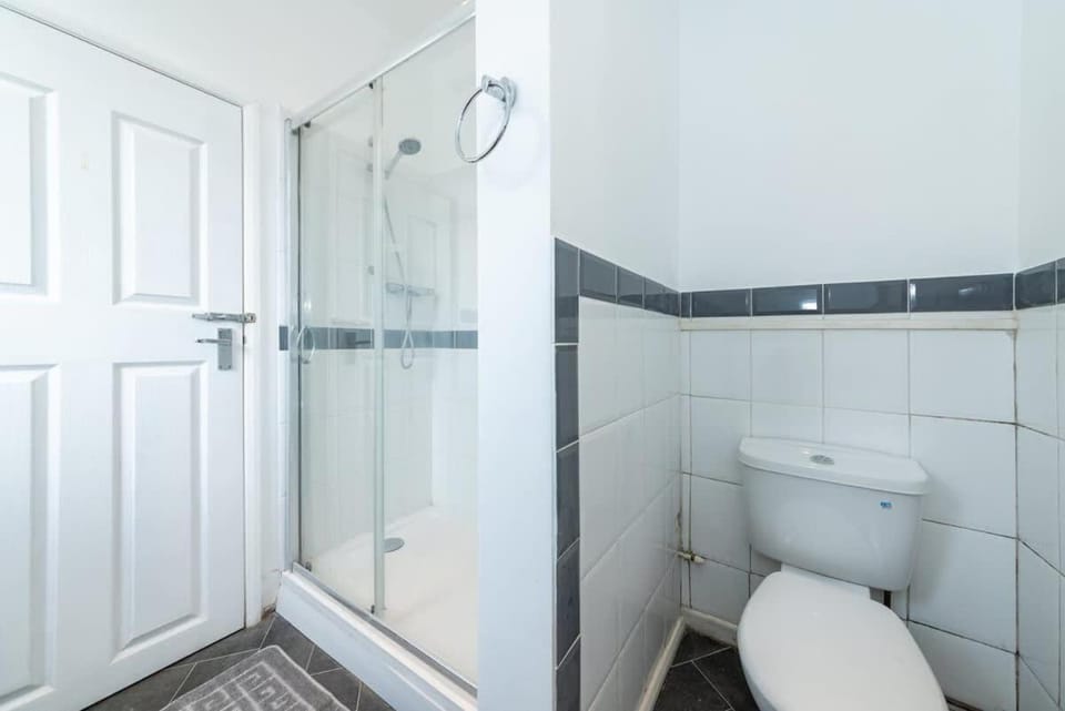 Free Parking 2 Beds Studio River Thames Apartment in Reading