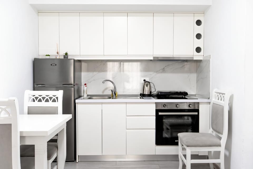 Coffee/tea facilities, Kitchen or kitchenette, Dining area, dishwasher, minibar, oven, pet friendly, stove, toaster
