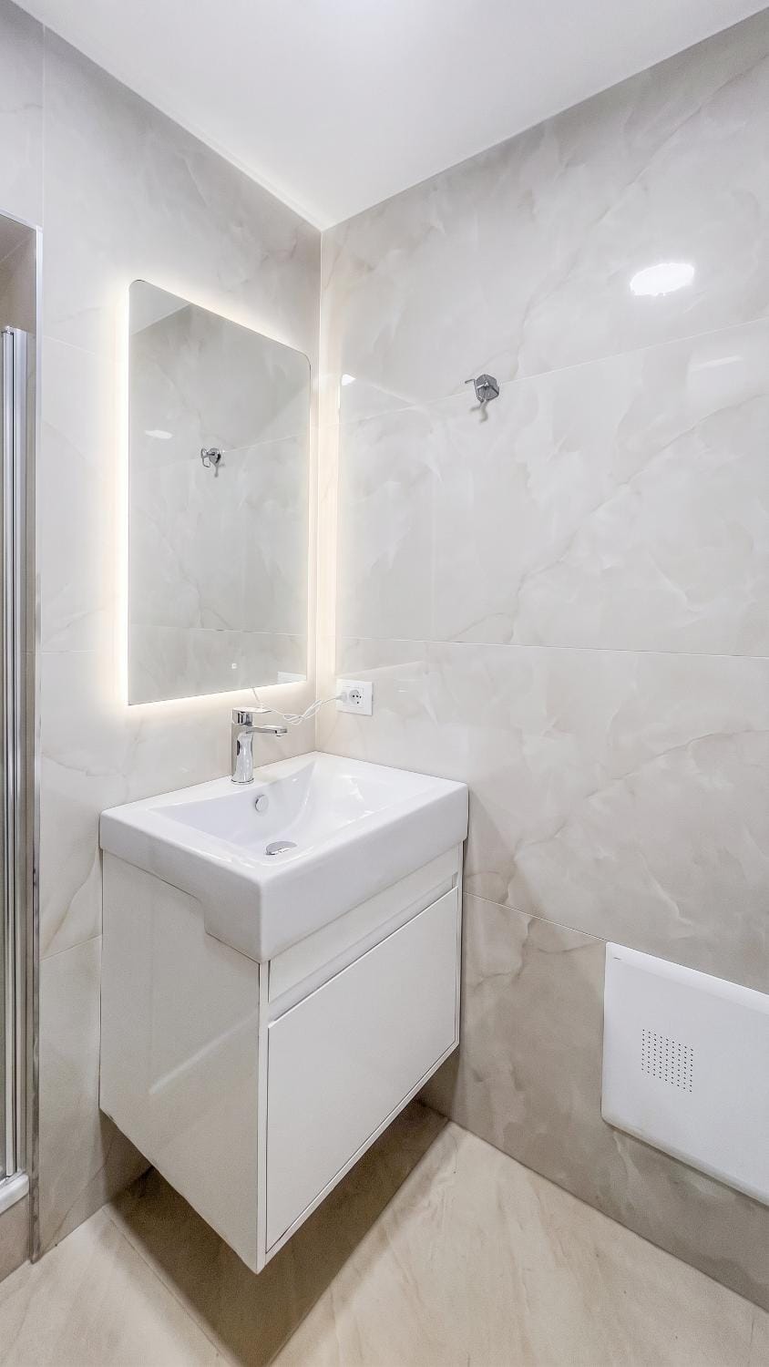 Bathroom, Bath, towels